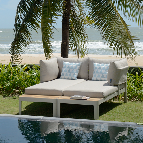 Sala En Escuadra Con Mesa De Centro Portals