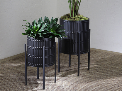 Set 2 Maceteros Acanaladas Base Metalica Negro
